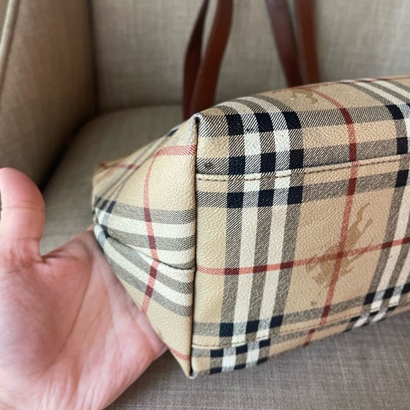 Authentic Burberry vintage nova check tote bag (F305) - Picture 4 of 15